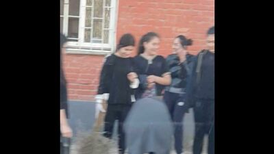 A Khasavyurt, il sindaco ha coinvolto gli studenti nella pulizia della città