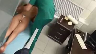 Tentativas com Masha Malinovskaya. A rapariga deixou-se seduzir pelo médico! [TV Shlak n.º 31]