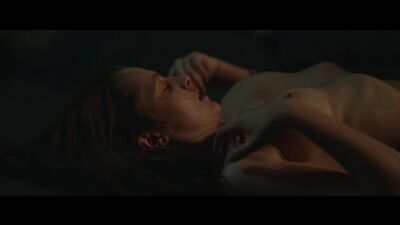 Teresa Palmer desnuda y sexy - «El síndrome de Berlín» (2017) HD 1080p