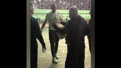 O jogador de voleibol Alexei Spiridonov tentou provocar uma briga num torneio em que a sua filha estava a jogar