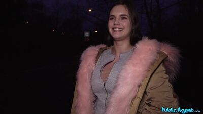Fodeu uma miúda na rua por dinheiro, sexo em POV, porno, mamas, rabo, adolescente jovem, mo