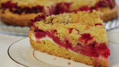 Ce gâteau aux fruits rouges est vraiment délicieux ! Un gâteau aux fruits rouges très simple et rapide à préparer