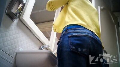 03h35, de 8h00 à 14h00, 18h47, 24h00, (caméra cachée dans les toilettes, espionnage, HZ, WC, zone cachée, caméra espion, caméra cachée, voyeur)