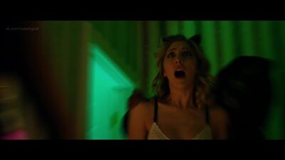 Alyx Libby, Elyse Dufour, Amber Neukum: desnudas y sensuales - The Night Sitter (2018) HD 1080p Ver online