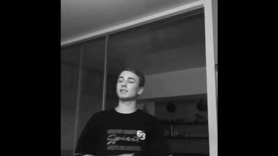 Wie geht’s dir da? Mit wem bist du da? Und ich bin total fertig, genau wie gestern, Santiz