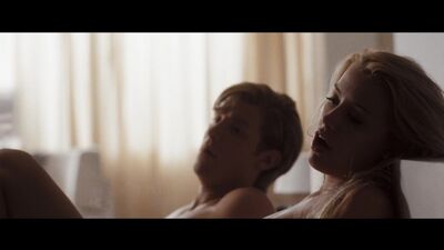Amber Heard (sceny erotyczne z Amber Heard w filmie „The Informers” z 2009 roku)
