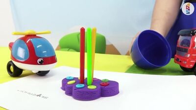 Desenhos animados sobre os carrinhos «Caminhãozinho» e «Helicóptero». Modelagem em plasticina — vamos modelar um bolo para o teatro de marionetas