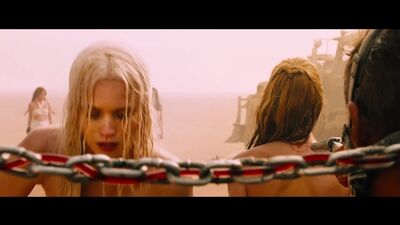 Półnagie Zoe Kravitz, Rosie Huntington-Whiteley, Riley Keough, Courtney Eaton i Abby Lee