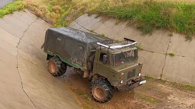 Zaporożec UNIVERSAL pokonał GAZ-66 w terenie, cz. 2