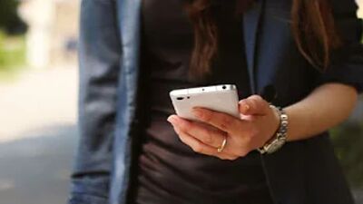 «Espionaje legal». ¿Qué se puede saber de una persona a partir de los datos que se recopilan a través de los teléfonos inteligentes?
