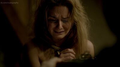 Addison Timlin desnuda en la película «La chica de la caja» (The Girl in the Box, 2016, Steven Kemp) HD 1080p