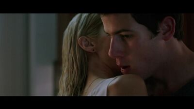 Isabel Lucas (scena erotyczna, seks, erotyka, scena w łóżku, na pieska, ruchanie, wytrysk, porno)