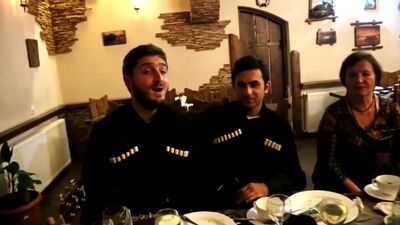Des Géorgiens chantent une chanson russe ! Quelles belles voix, c'est incomparable