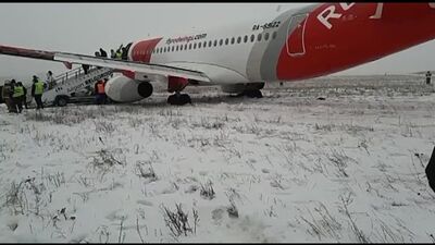У Бєлгороді літак SSJ-100 авіакомпанії Red Wings виїхав за межі злітно-посадкової смуги