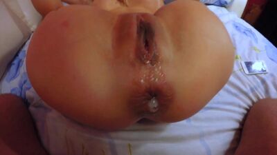 Um pénis grosso fode um rabo apertado e ejacula lá dentro / A foder um rabo apertado