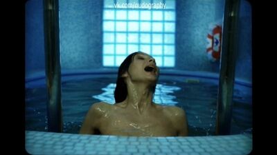 Ekaterina Strizhenova nago w filmie „Od 180 i więcej” (2005, Aleksander Strizhenov)