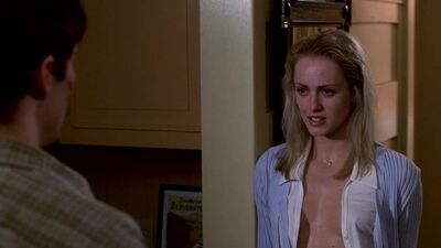 Crystal Cass, Katie Holmes nue - Comportement inquiétant (1998) HD 720p Web-DL