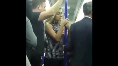 Apalpou uma rapariga nos transportes públicos!