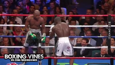 Floyd Mayweather wygłupia się podczas walki z Andre Bertem