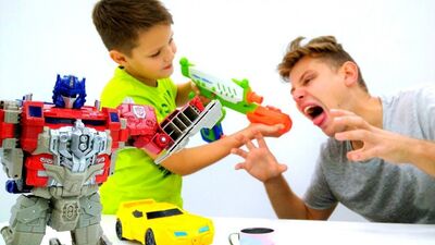Juguetes #Transformers Blaster #NERF contra #ZOMBIES de Kirill #Fiesta de Halloween y juegos de disparos